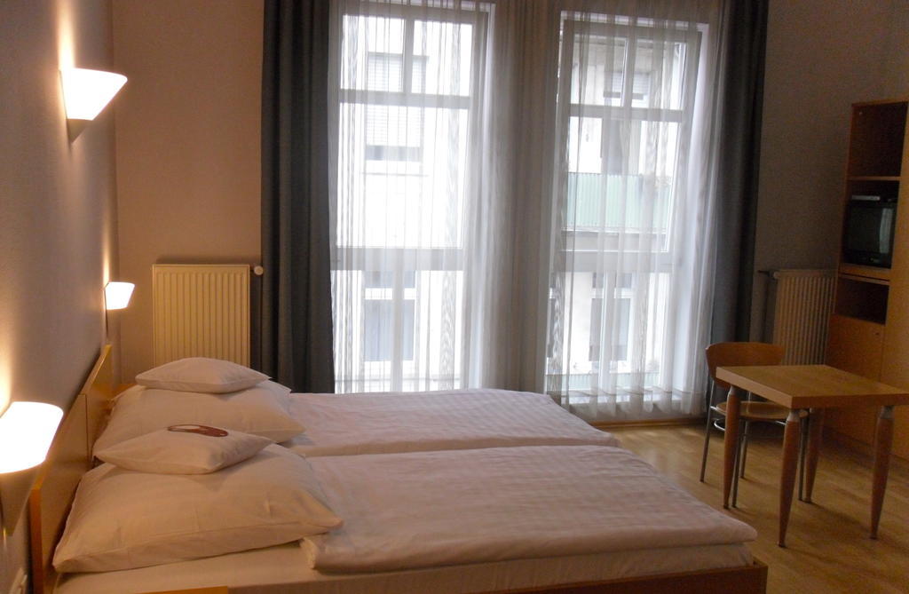 Hotel Zum Scheppen Eck Wiesbaden Room photo