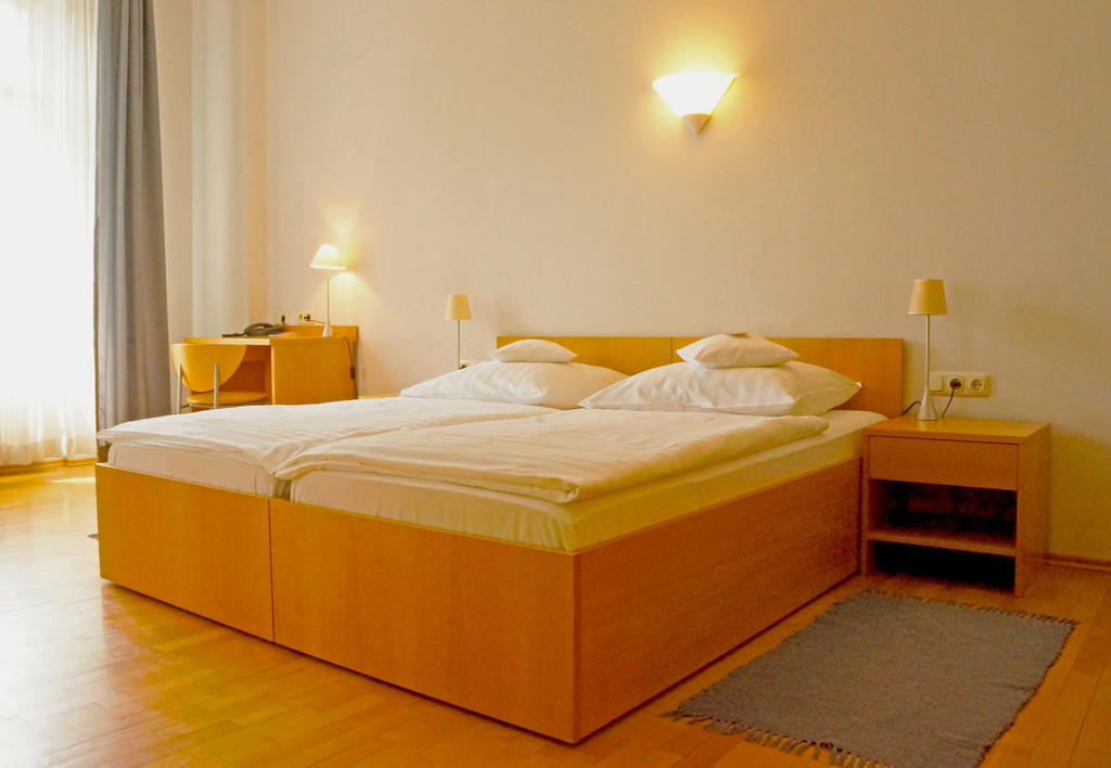 Hotel Zum Scheppen Eck Wiesbaden Room photo